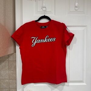 Red Yankees Pro Standard Tee XL (NWT)